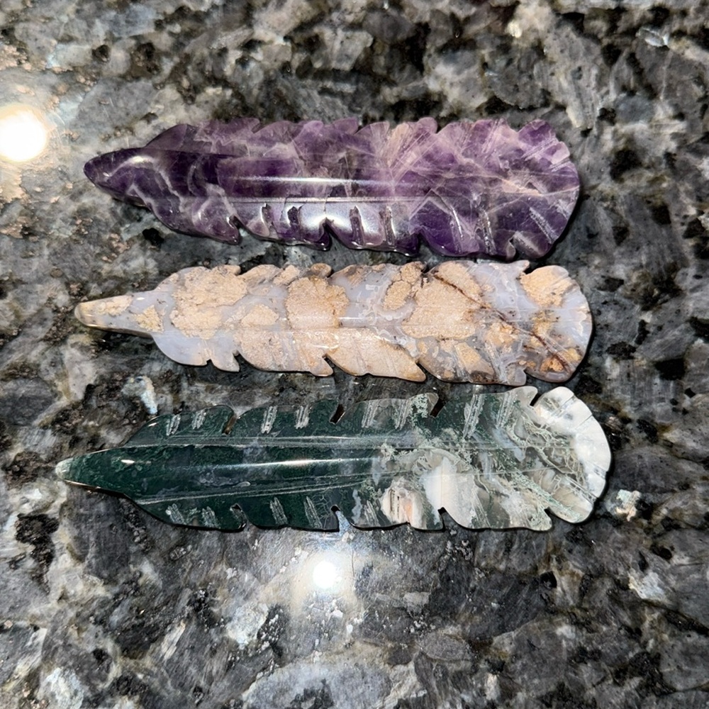 Set of 3 - Dream Amethyst, Moss Agate, Blue Flower Agate Carved Feathers - Picture 5 of 8